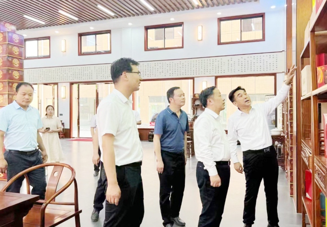省委农村工作领导小组办公室秘书处处长方亚飞， 市政府副秘书长洪术成等领导莅临公司调研