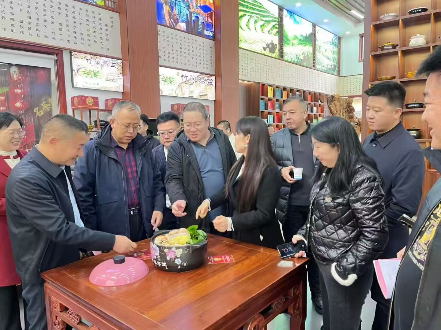 昆明市十堰商会考察团到访竹溪，调研特色产业项目深化交流