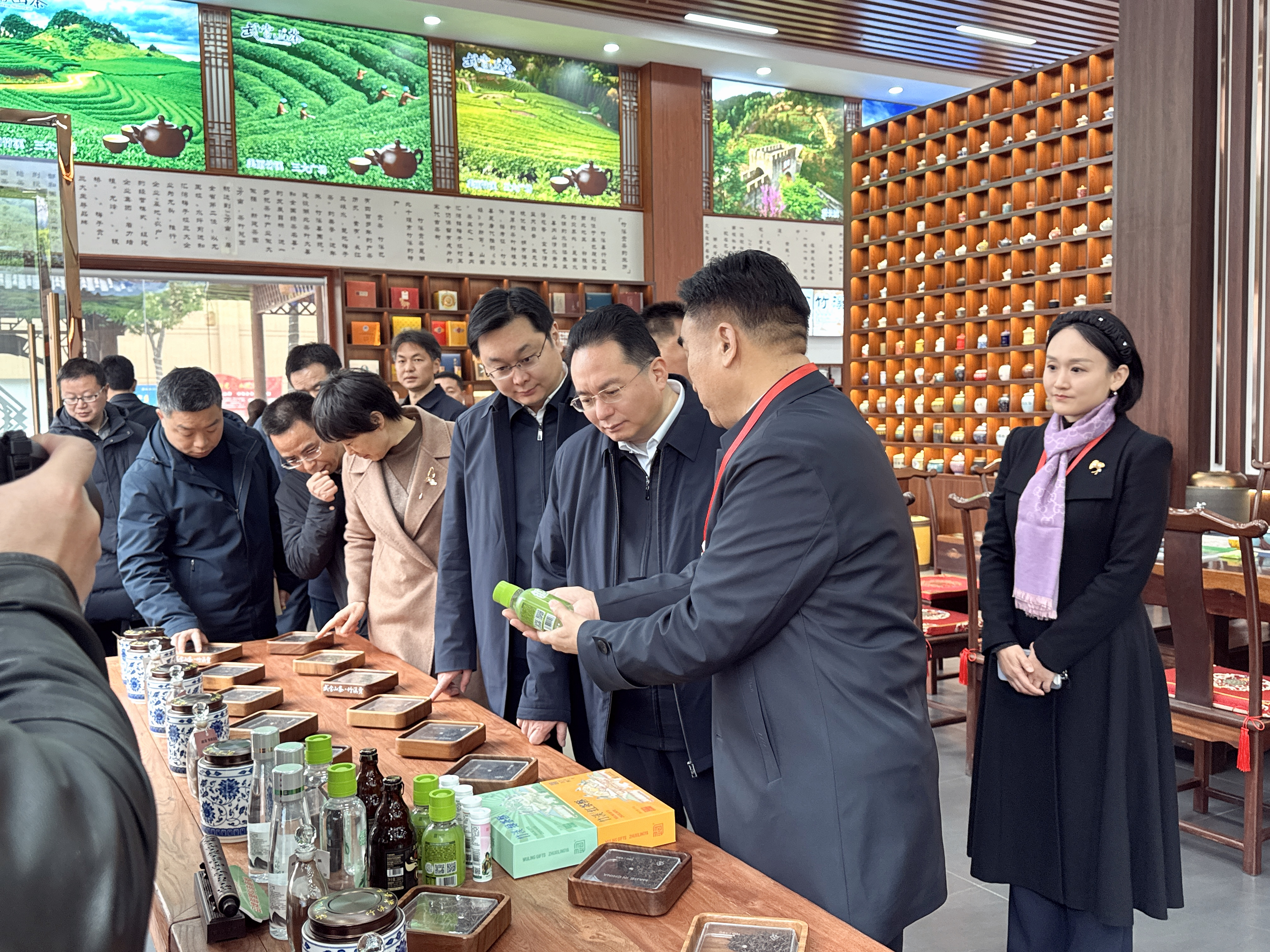 余珂在竹溪调研县域经济工作时强调 培育壮大特色产业集群 把生态优势转化为发展胜势